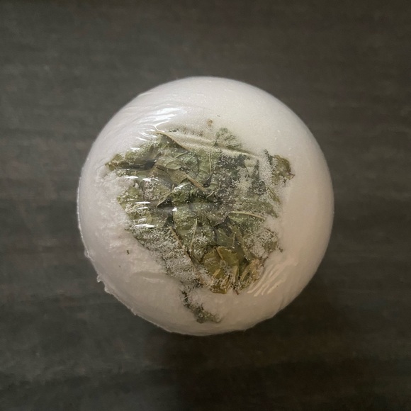 ONE (1) 5.9 oz 50 mg C.B.D Bath 🛀 Bomb - Picture 3 of 9